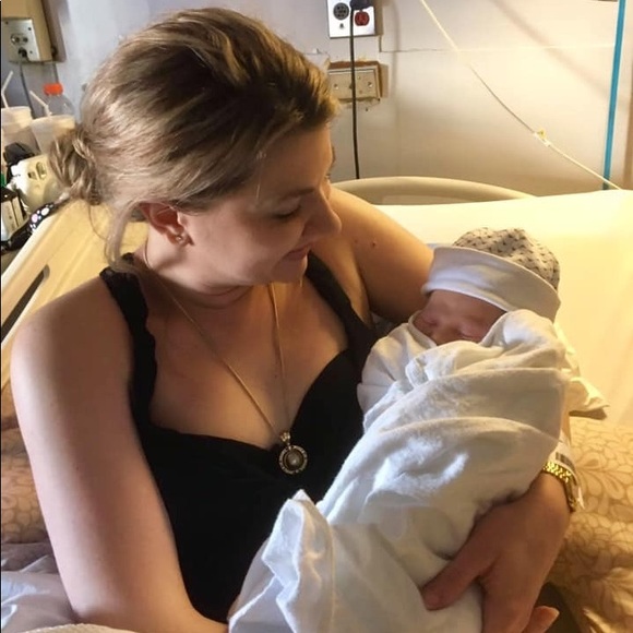 Meet your Poshers, Carleigh & Terry  ✨ - Picture 6 of 9